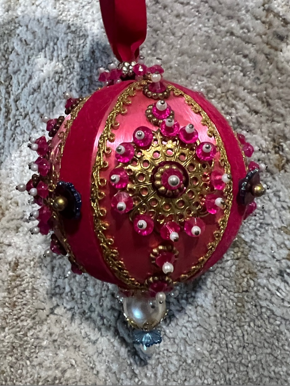 Vtg Handcrafted Pink Beaded Ornament Pendant - Decorative Women’s Accessory z29
